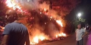 Θεσσαλονίκη: Φωτιά σε κατοικημένη περιοχή στον Χορτιάτη