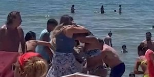Μαλλί με μαλλί πιάστηκαν γυναίκες σε παραλία στην Ιταλία