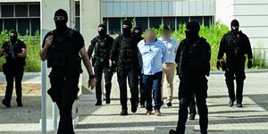 Γιώργος Καραϊβάζ, κατηγορούμενοι
