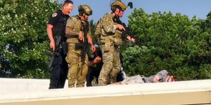 Η φωτό στα social με το  δράστη υποτίθεται νεκρό