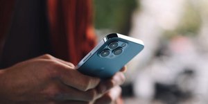 Χρήστης iPhone / Φωτογραφία shutterstock