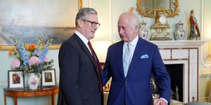 Ο βασιλιάς Κάρολος με τον νέο πρωθυπουργό Κιρ Στάρμερ