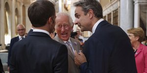 Βασιλιάς Κάρολος, Μακρόν, Μητσοτάκης