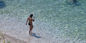 Βουτιά στη θάλασσα λόγω καύσωνα