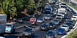 Κίνηση αυτοκινήτων στην εθνική οδό