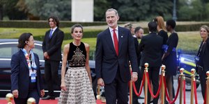 Η βασίλισσα Λετίθια στο δείπνο στο Λούβρο 