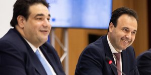 Οι υπουργοί Εσωτερικών Θοδωρής Λιβάνιος και Ψηφιακής Διακυβέρνησης, Δημήτρης Παπαστεργίου