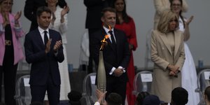 Μεγαλειώδης η παρέλαση στο Παρίσι για την πτώση της Βαστίλλης
