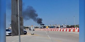 Αυτοκίνητο τυλίχτηκε στις φλόγες στα διόδια Μαλγάρων 