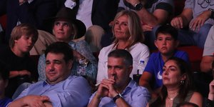 Η Μαρέβα Μητσοτάκη παρακολοπύθησε τη νίκη της Εθνικής επί της Κροατίας στο ΣΕΦ