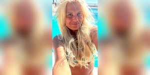 Μαρίνα Σταυράκη: Χωρίς ίχνος μακιγιάζ και φίλτρων σε πισίνα -«Η ομορφιά και η ευτυχία πηγάζουν από την ψυχή μας»