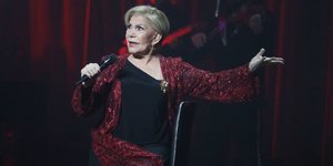 Η Μαρινέλλα καταγράφεται σε σπάνιο στιγμιότυπο, στο πλευρό του πατέρα της
