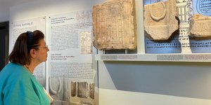 H Λίνα Μενδώνη στο μουσείο της Σαμοθράκης