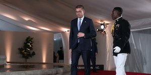 Αφιξη Μιτσκόσκι στο ΝΑΤΟ
