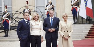 Το ζεύγος Μητσοτάκη με τον ζεύγος Μακρόν