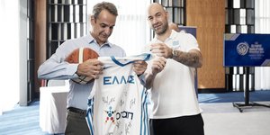 Ο Κυριάκος Μητσοτάκης συναντήθηκε με την Εθνική ομάδα μπάσκετ