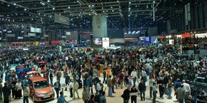 Έκθεση καινούργιων αυτοκινήτων 