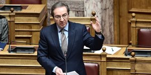 Ο Γιάννης Μπούγας στη Βουλή