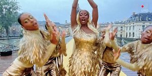 H Αya Nakamura στην Τελετή Εναρξης των Ολυμπιακών Αγώνων 2024