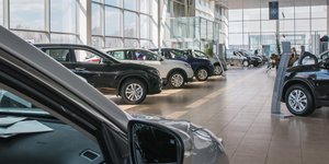 Έκθεση καινούργιων αυτοκινήτων