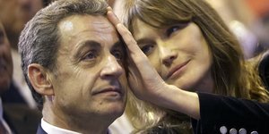 O πρώην πρόεδρος της Γαλλίας, Νικολά Σαρκοζί και η σύζυγός του, Κάρλα Μπρούνι