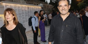 Παύλος Τσίμας: Οικογενειακή βραδιά στην Επίδαυρο με τη σύζυγό του και την κόρη τους -Δείτε φωτό