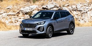 Δοκιμάζουμε το νέο Peugeot 2008 Hybrid e-DCS6