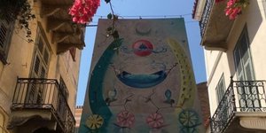 Πίνακες κρεμασμένοι από σχοινί