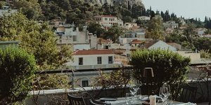 Ταράτσες που «κρύβονται» στα ξενοδοχεία για να απολαύσετε την Αθήνα από ψηλά