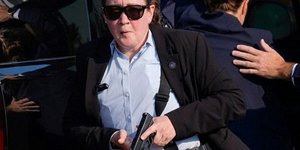 Γυναίκα πράκτορας στη φρουρά Τραμπ