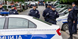 Σέρβοι αστυνομικοί στο Βελιγράδι