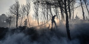 Χωρίς ενεργό μέτωπο η φωτιά στην Σταμάτα