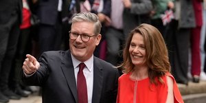 Η Βικτόρια Στάρμερ έξω από την Ντάουνινγκ Στριτ /Φωτογραφία: Getty Images