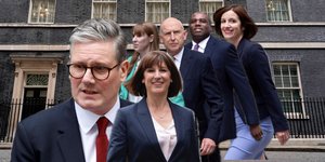 Αυτή είναι η νέα κυβέρνηση της Βρετανίας: Οι επιλογές και οι εκπλήξεις του Στάρμερ σε κρίσιμα υπουργεία 