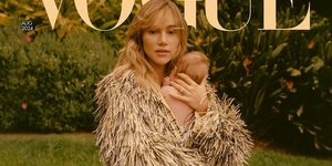 Η Suki Waterhouse παρουσιάζει την κόρη της στο εξώφυλλο της βρετανικής Vogue