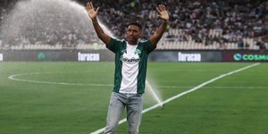 Ο Τετέ με τη φανέλα του Παναθηναϊκού