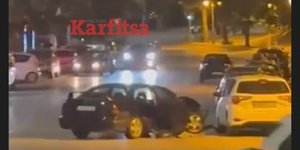 Τροχαίο στη Θεσσαλονίκη: Αυτοκίνητο χτύπησε σε παρκαρισμένα οχήματα