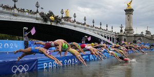 Ξεκίνησε το τρίαθλο στον Σηκουάνα / Φωτογραφία: ΑΡ