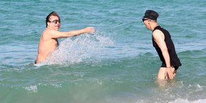 Ο Τρύφωνας Σαμαράς και ο Βασίλειος Κωστέτσος απολαμβάνουν τις διακοπές τους στη Μύκονο