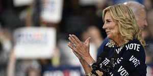 H  Τζιλ Μπάιντεν στηρίζει έμπρακτα τον άνδρα της