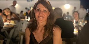 Χαμογελαστή η Νία Βαρντάλος 