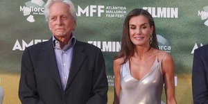 βασίλισσα Λετίθια, Μάικλ Ντάγκλας