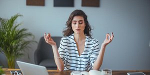 Γυναίκα στο γραφείο