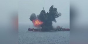 Χούθι: Βίντεο από το χτύπημα drone στο δεξαμενόπλοιο ελληνικών συμφερόντων «MT Chios Lion»