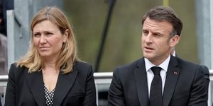 Ο Μακρόν με την πρόεδρο της γαλλικής βουλής