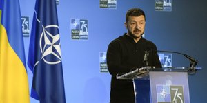 Ο Βολόντιμιρ Ζελένσκι κάνει δηλώσεις στο ΝΑΤΟ