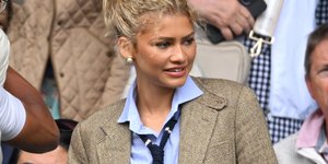 Η Zendaya φέρνει το «tenniscore» στο Wimbledon -Η εμφάνιση με μπλέιζερ και γραβάτα