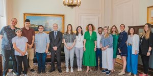 Επίσκεψη σπουδαστών της δομής Μαργαρίτα στην Alpha Bank παρουσία του προέδρου του ΔΣ της τράπεζας Βασίλη Ράπανου