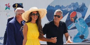 Τζορτζ και Αμάλ Κλούνεϊ έφτασαν στη Βενετία με αέρα Χόλιγουντ