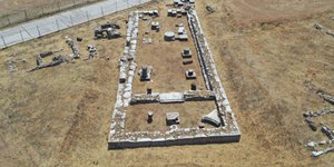 Άποψη των καταλοίπων του ναού του αρχαιολογικού χώρου της Αυλιδείας Αρτέμιδας
